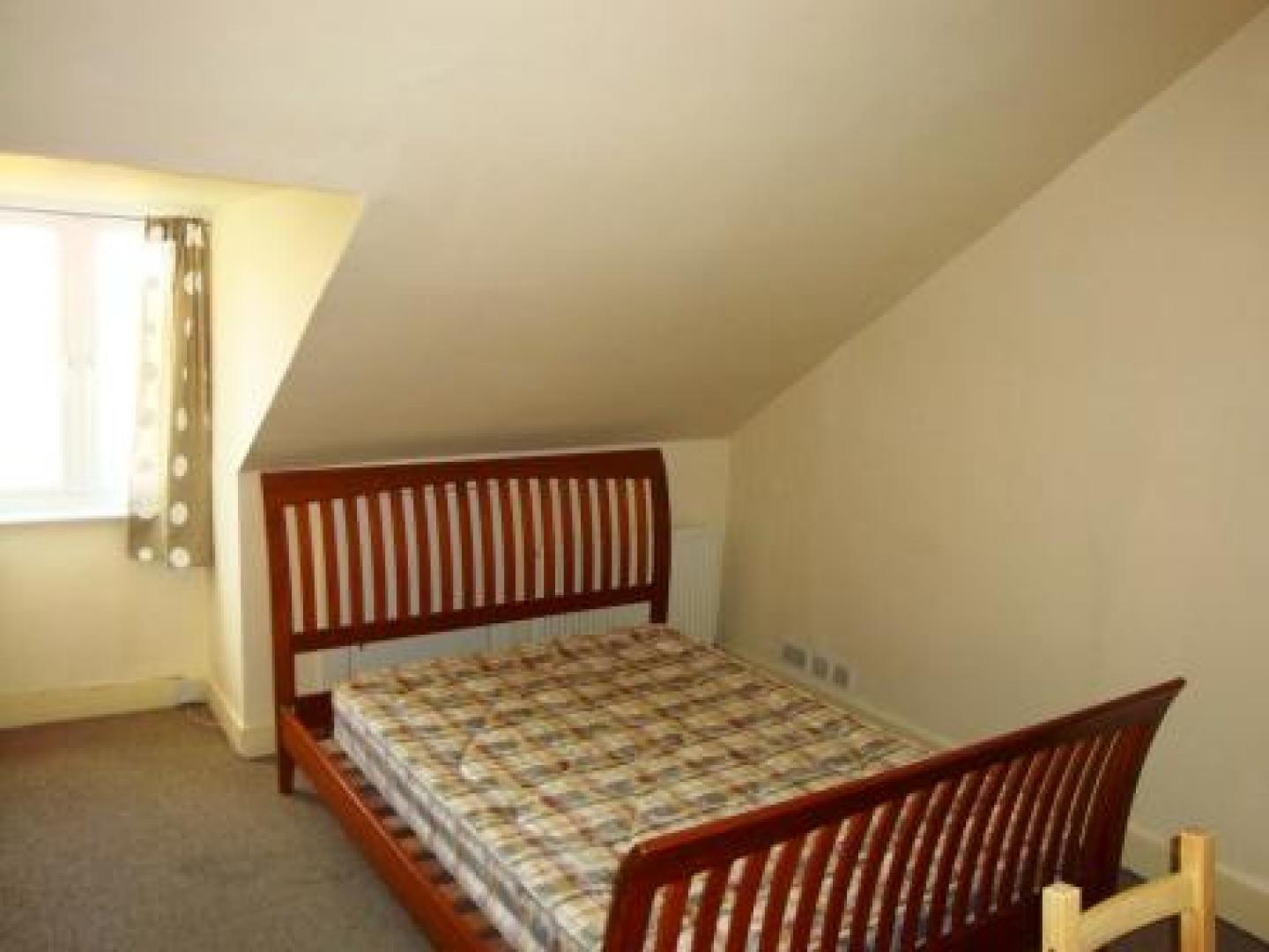 			3 Bedroom, 1 bath, 1 reception Flat			 West End Lane, WEST HAMPSTEAD